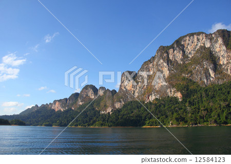 Lake with Perfect Sky at Khaosok National Park, suratthani, Thai 12584123