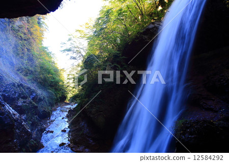 長野縣的閃電瀑布 12584292