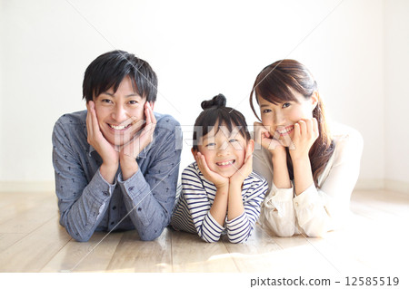 一個家庭 12585519