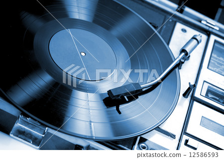 Vinyl record on turntable 12586593