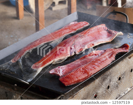 Salmon and three half-bodies 12597519