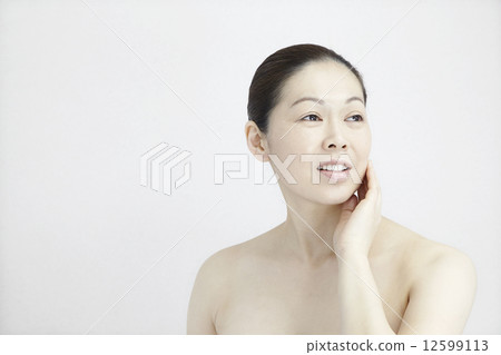 40's women natural light natural beauty 12599113