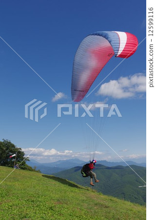 Paragliding take-off sequence photo 5 12599116