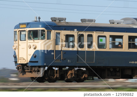 Sobu Main Line 113 series 2000 series (follow shot) Sobu Main Line 113 series 2000 series (follow shot) 12599882