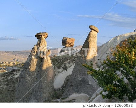 Square rock and three sisters 12600088