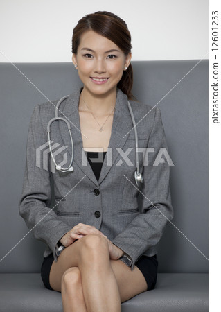 Portrait of chinese female doctor Portrait of chinese female doctor 12601233