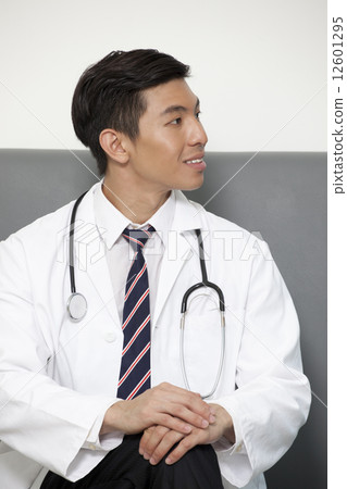 Portrait of chinese male doctor Portrait of chinese male doctor 12601295