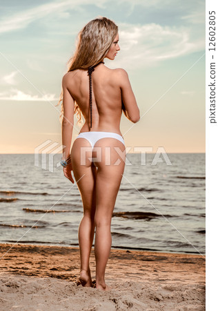 Sexy woman on the beach Sexy woman on the beach 12602805