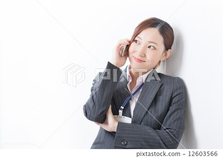一個女人在西裝工作 一個女人在西裝工作 12603566
