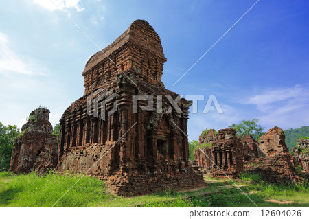 Masonic ruins (treasure house · group B · B5) Masonic ruins (treasure house · group B · B5) 12604026