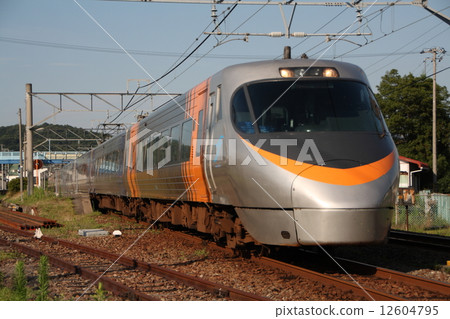 Limited Express Shiokaze + Limited Express Ishizuchi on the Yosan Line (8000 series train: Okayama/Takamatsu ⇔ Matsuyama) 12604795