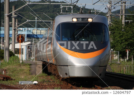 予讚線特急Shiokaze+特急Ishizuchi (8000系列列車:岡山、高松⇔松山) 予讚線特急Shiokaze+特急Ishizuchi (8000系列列車:岡山、高松⇔松山) 12604797