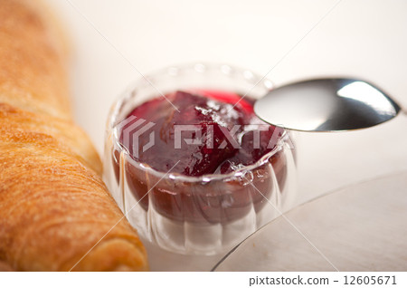 berry jam bowl closeup berry jam bowl closeup 12605671