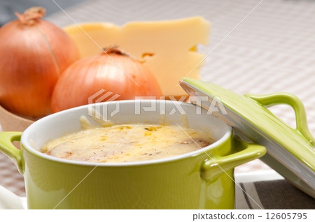 onion soup with melted cheese and bread on top 12605795