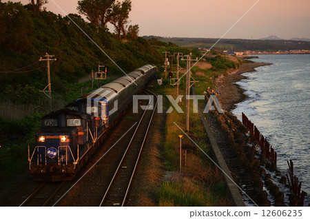 在落日的日落，穿越海Hokutosei 12606235