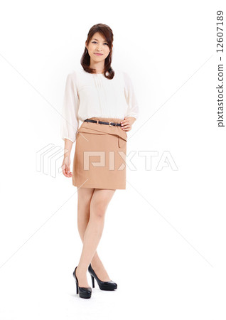 OL穿著一件襯衫 12607189