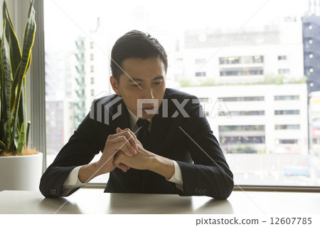 Business man 12607785