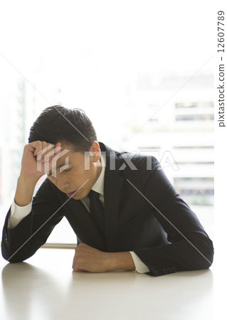 Business man 12607789