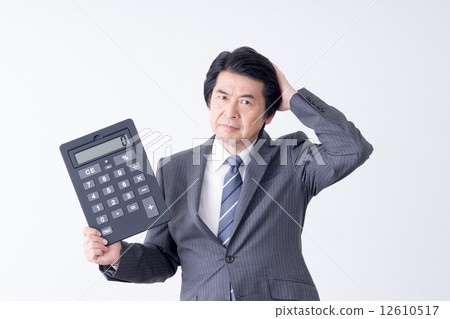 Senior businessman 12610517