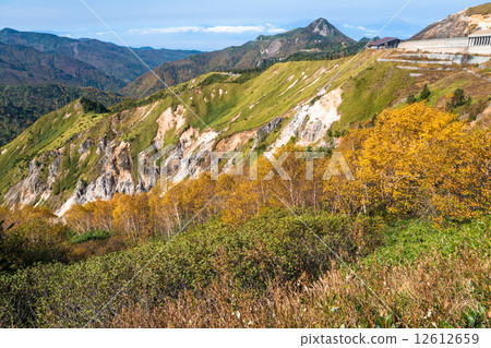 Mountain scenery at the beginning of autumn [View of Nagano Prefecture from National Highway No. 292 Yamada Pass] 12612659