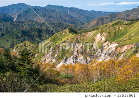 Mountain scenery at the beginning of autumn [View of Nagano Prefecture from National Highway No. 292 Yamada Pass] 12612661