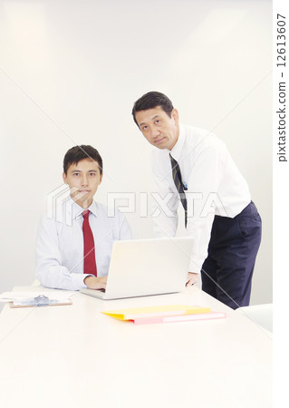 商業夥伴 12613607