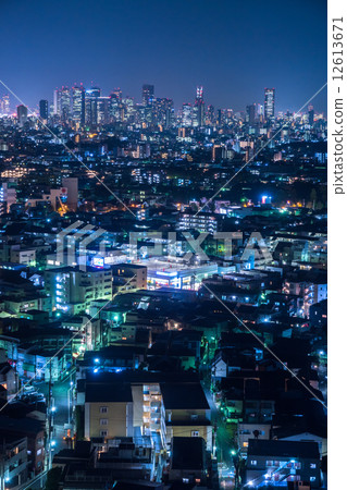 新宿二級市中心的夜景 新宿二級市中心的夜景 12613671