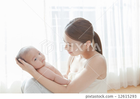 3個月大的寶寶和媽媽 12615293