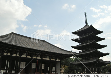 Higashidankudo of Kofukuji and five-storied pagoda 12617187