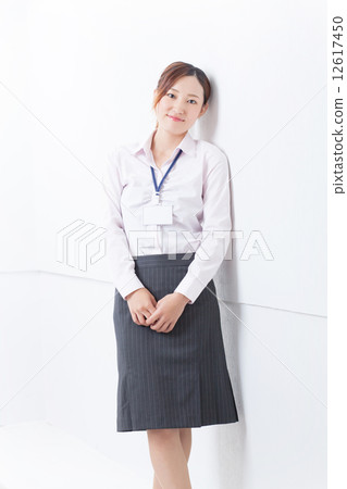 Lovely office lady of short hair 12617450