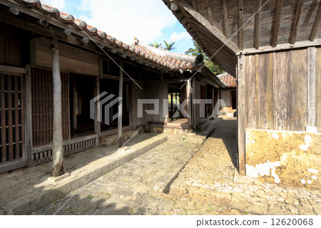 Nakamura Family Residential Houses and Takakura 12620068