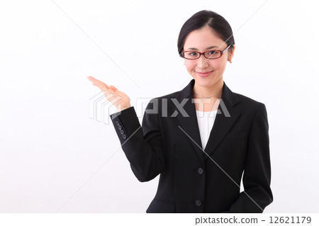 A young lady to guide 12621179