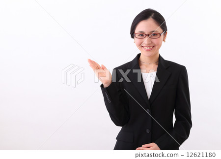 A young lady to guide A young lady to guide 12621180