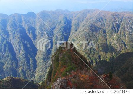 Autumn leaves of Otaguchihara 12623424