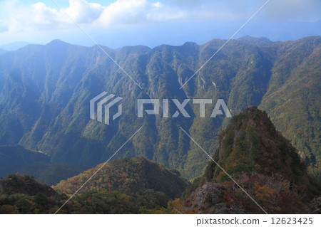 Autumn leaves of Otaguchihara 12623425