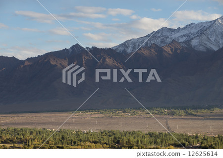 Mountains in the town of Leh, India Mountains in the town of Leh, India 12625614