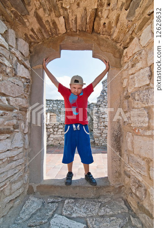 Young boy - stop 12628632