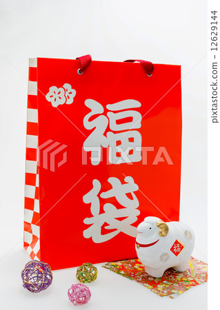 Year of the Sheep: White sheep figurine and lucky bag Year of the Sheep: White sheep figurine and lucky bag 12629144