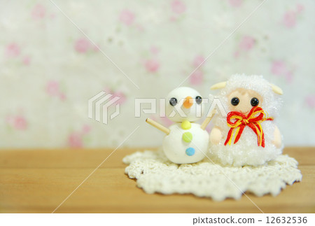 綿羊和一個雪人 綿羊和一個雪人 12632536