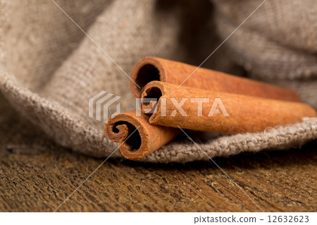 cinnamon sticks cinnamon sticks 12632623