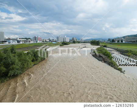 河水增加 河水增加 12633293