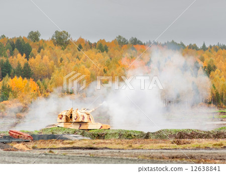 The 152 mm howitzer 2S19M2 Msta-S shooting. Russia 12638841