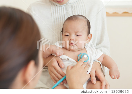 3 months old baby 12639625