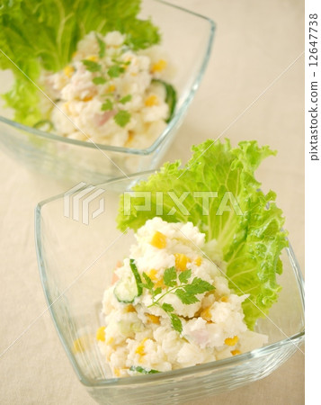 Corn and cucumber potato salad · White background (vertical position high angle) 12647738