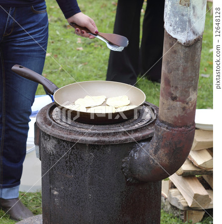 Frying pancakes Frying pancakes 12648128