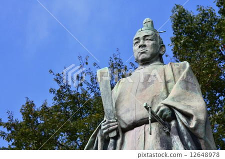 Shimadzu Qi的雕像 12648978