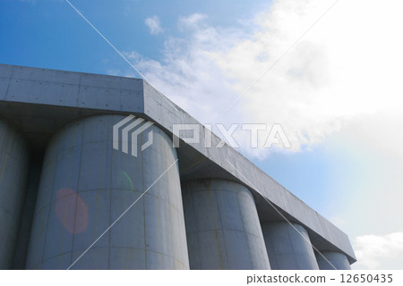 工業廢物最終處置場的擋土牆 12650435