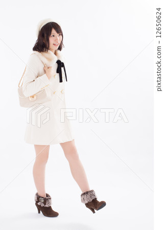 Girls wearing pretty autumn / winter costumes Girls wearing pretty autumn / winter costumes 12650624
