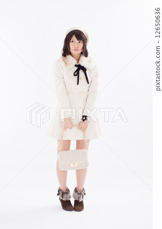 Girls wearing pretty autumn / winter costumes Girls wearing pretty autumn / winter costumes 12650636