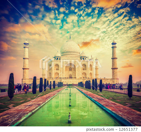Taj Mahal on sunrise sunset, Agra, India 12651377